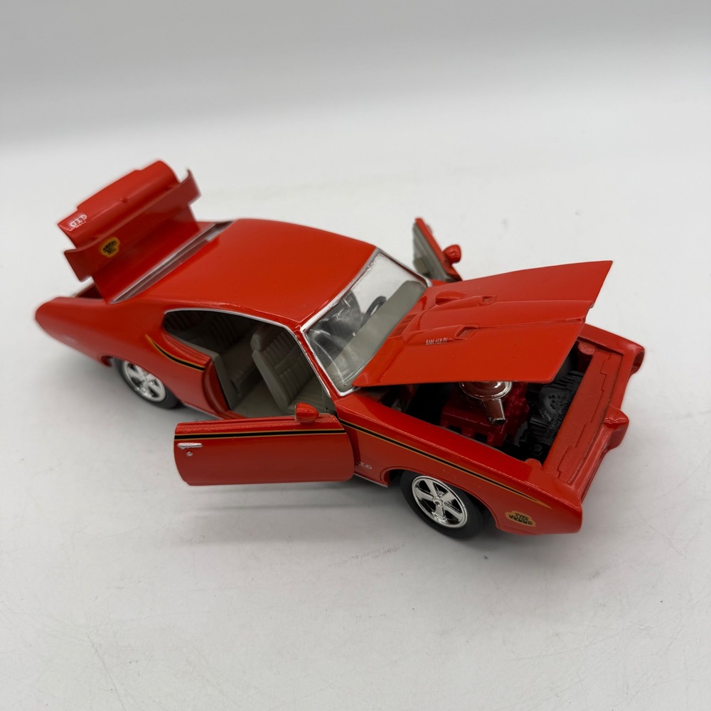 MotorMax Pontiac GTO 68039 The Judge 1:24 "Carousel Red" Diecast Collectible Car